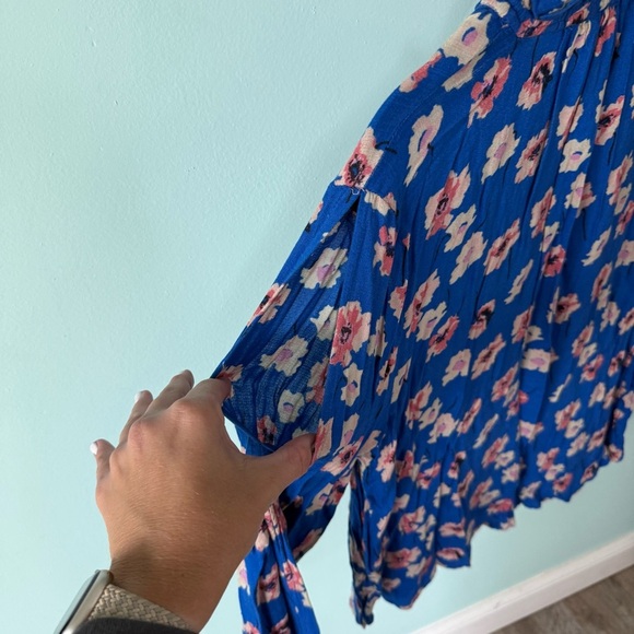 Lucky Brand Boho Blue Floral Blouse Size X-Large Long Sleeve Cold Shoulder - Picture 7 of 7